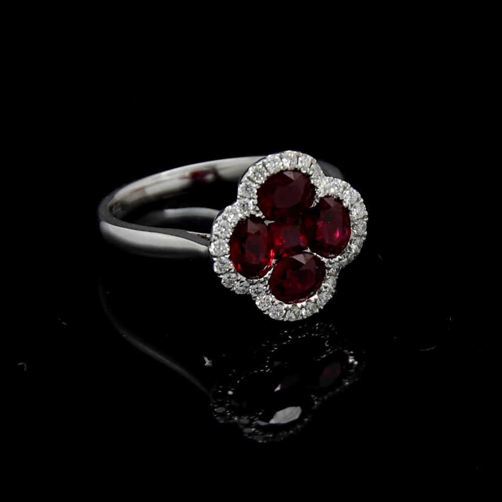 Lucky Ruby Ring Rubin Kleeblatt Ring mit Diamanten