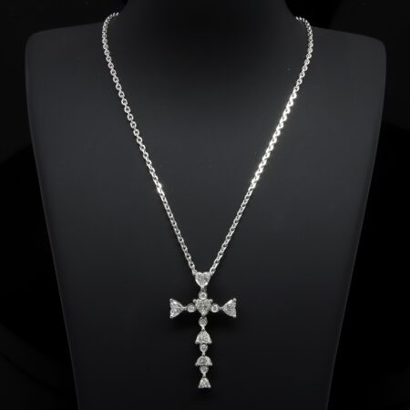 A Modern 18kt 750 White Gold Cross Heart Cut Diamonds Brilliants